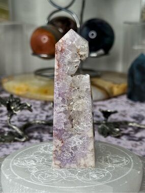 Flower Amethyst Agate Tower